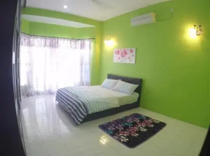 Umaira Meru Raya Homestay