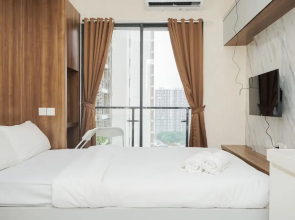 Cozy And Minimalist Studio Room At Sky House Bsd Apartment