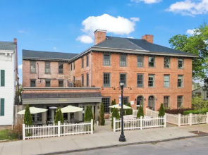 Howard Hotel