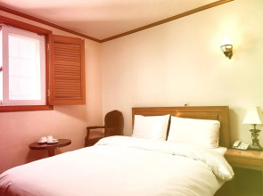 Отель Noble Tourist Hotel Insadong