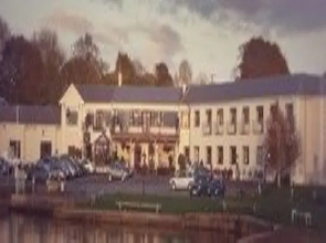 Lakeside Manor Hotel