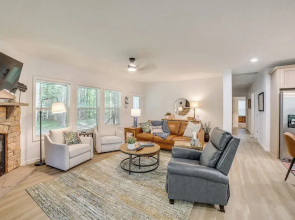 Lake Access, Pools & More: Family Home in Stanwood