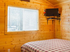 Bend-Sunriver Camping Resort Cottage 1