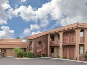 Howard Johnson Hotel & Suites by Wyndham St. George