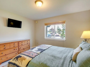 Big Sky Condo - Patio, Fireplace & Mountain Views