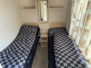 3 Bed Caravan - Sleeps 6 - Pets - Parking - Wifi