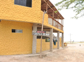 Hostal Castillo Del Mar - Hostel
