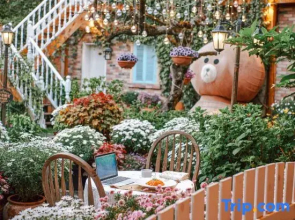 GUANXIN · Half a Mile | Monet Garden Inn Monet Garden