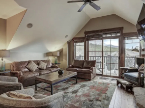 4 Bdrm/4 Bath on Peak 7- Luxury & Modern Condo