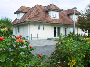 Spacious, semi-detached villa, sea at 1 km. in cosy Domburg