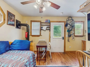 1 BR Tiny House, Window AC, Bbq, Fire Pit, W & D
