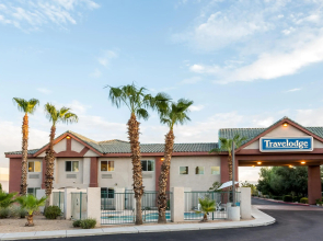 Days Inn by Wyndham Phoenix West