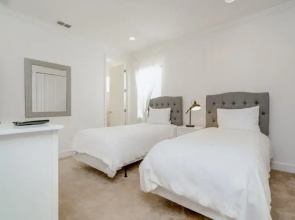 Beautiful Home Near Disney With Private Pool! 5 Bedroom Villa by RedAwning