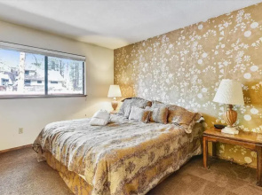 Close to Heavenly, Pet Friendly Steps to the River