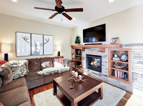 Well-Appointed Gem - 3 Br Townhouse