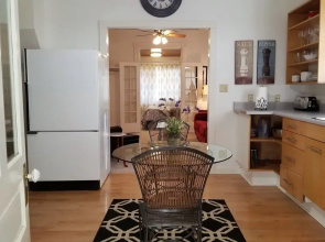 Lettered Streets Vintage Suite - Studio Apartment