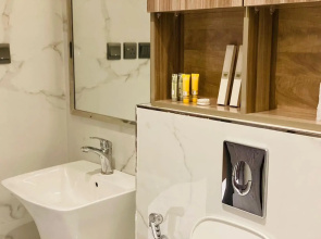 Spacious new 2 bedroom Apt-in amazing location