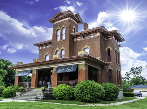 Lyons' Twin Mansions B&B and Spa