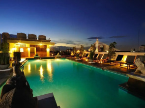 Rambuttri Village Inn & Plaza