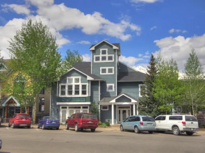 Porcupine Peak 2 Br condo by RedAwning