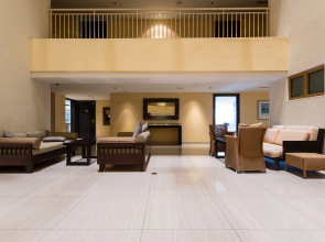 W Studio Resort Suites at Pyramid Tower