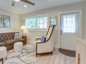 Upscale Condo - 2 Blocks to Riviera Beach!