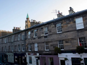 Stylish 3 Bedroom Flat in Historic West End Location