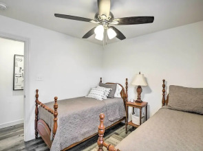 ~ 12 Mi to Dtwn: Dallas Area Suburban Home w/ Yard