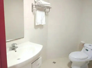 Shanghai Qisheng Business Hotel