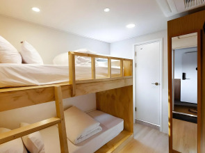 Step Inn Myeongdong 2 - Hostel