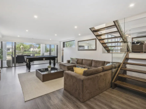 Essence House - 4 Bedroom Holiday Home