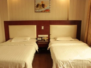 Haowei Hotel(惠州豪威大酒店（西湖东站龙丰公园店）)