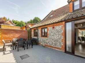Host Stay Fender Cottage