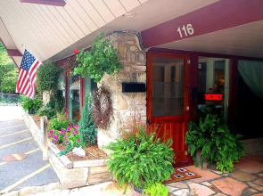 Cliff Dwellers Inn