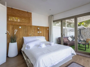 Built on the Beach 4BR 5star Resort V221