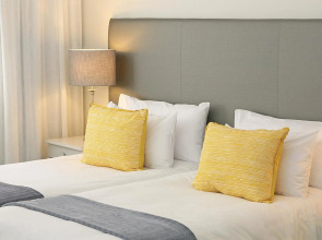 Hollow on the Square City Hotel