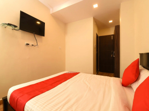 OYO Flagship 15662 Akshaya Bheemaas Inn