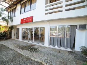RedDoorz @ Sabang Beach Baler
