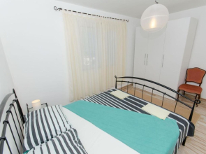 Apartment Lucija  - apartment with Pool: A1 Rogac, Island Solta