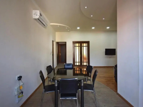 Tumanyan street, 3 bedrooms New Renovated apartment TM662