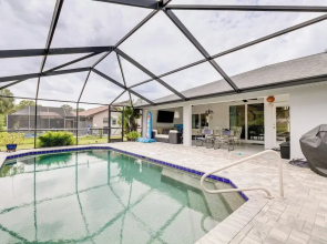 Spring Hill Home - Pool, Grill & Golf Course Views