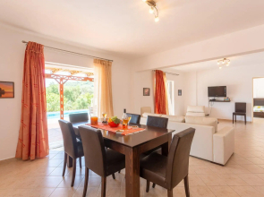 Villa Peach Large Private Pool Walk to Beach Sea Views A C Wifi Car Not Required - 2181