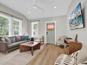 The Grove-a Charming Cottage - 2 Blks to Main St