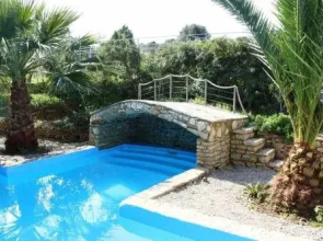 Trizonia House
