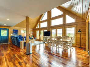 Mtn-view Deck: Scenic Conway Log Cabin!