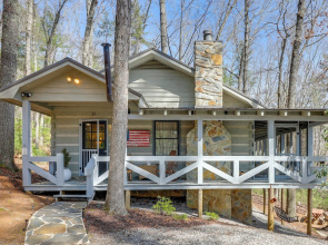 'peace of Aska' Cabin w/ Hot Tub & Fire Pit!
