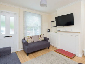 Ironmonger - Cottage Style House in Sittingbourne