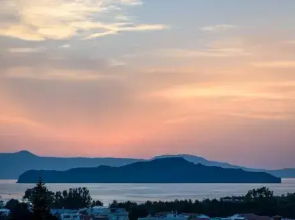 Golden Beach Hill Apartments