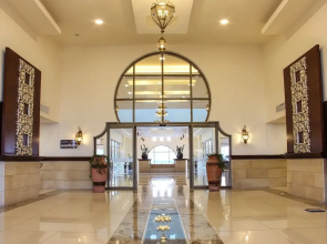Lagoon Hotel & Resort