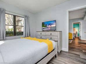 Stylish Condo CDC Standards Private Balcony 2BD 2BA 6en165